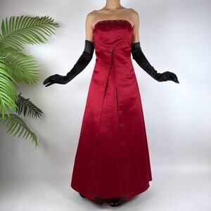 Vintage Y2K Red Satin Strapless Princess Prom Dress Ball Gown / Size: 4